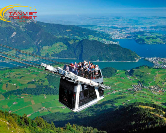 Tour cáp treo CabriO đến núi Stanserhorn từ Zurich